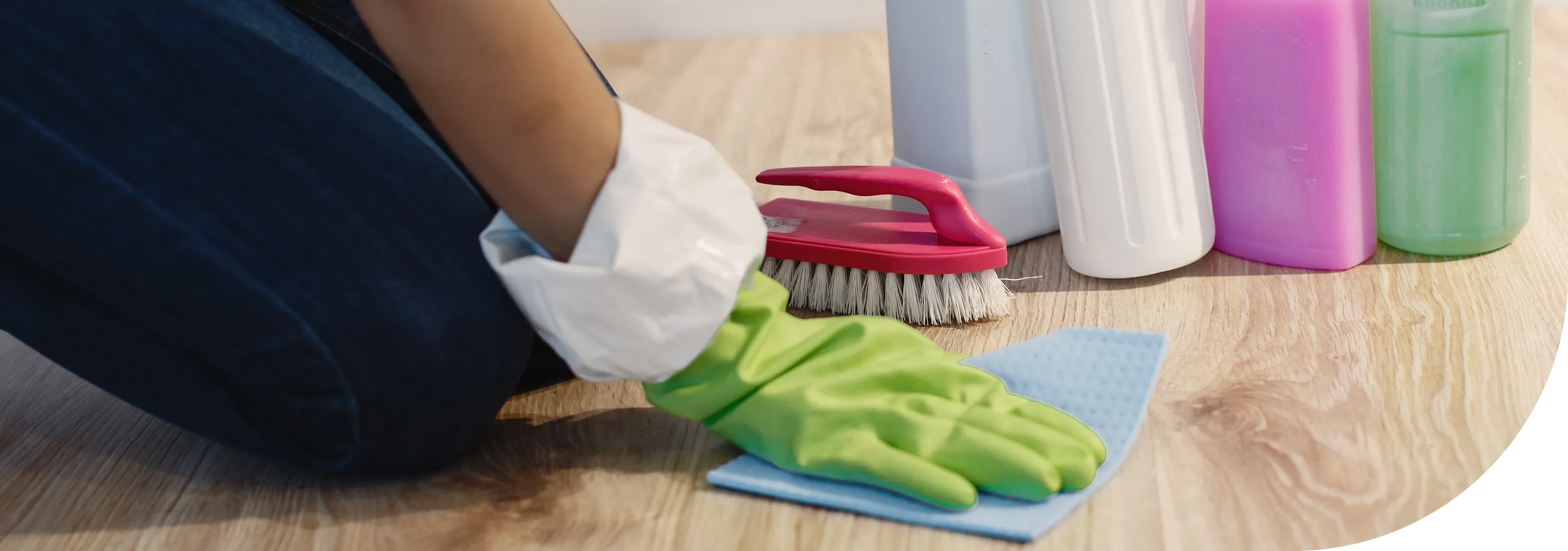 ¿En qué productos de limpieza puedo encontrar amoníaco?